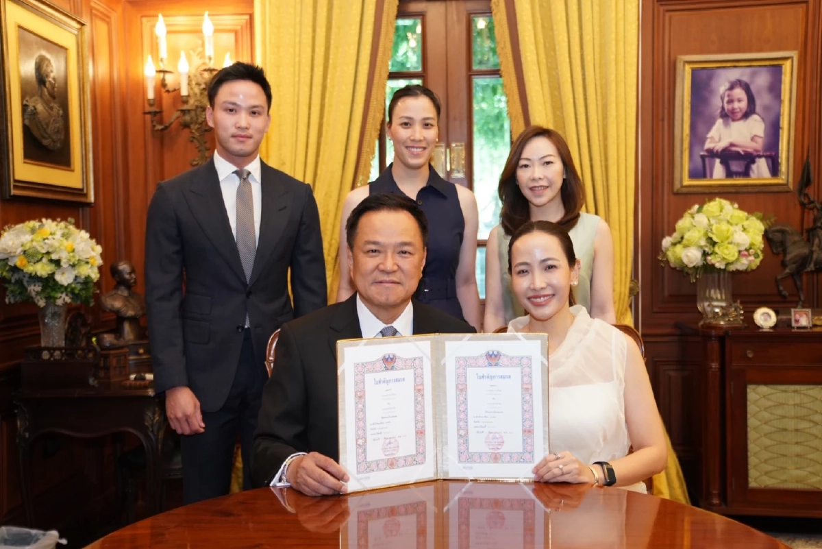 วาเลนไทน์หวานมาก! "อนุทิน" จดทะเบียนสมรส "จ๋า ธนนนท์" มีลูกๆเป็นพยานรัก