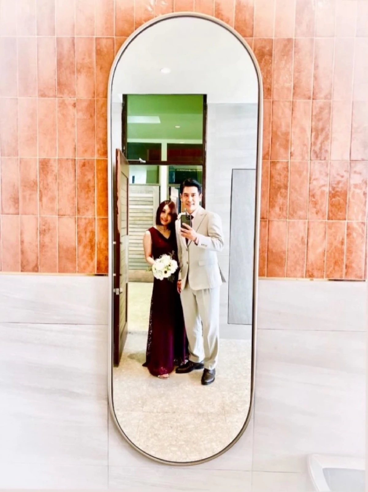 'ตั้น พิเชษฐ์ไชย' ควงแฟนสาวแอร์โฮสเตสเข้าพิธีวิวาห์ เปิดบทใหม่ชีวิตรัก