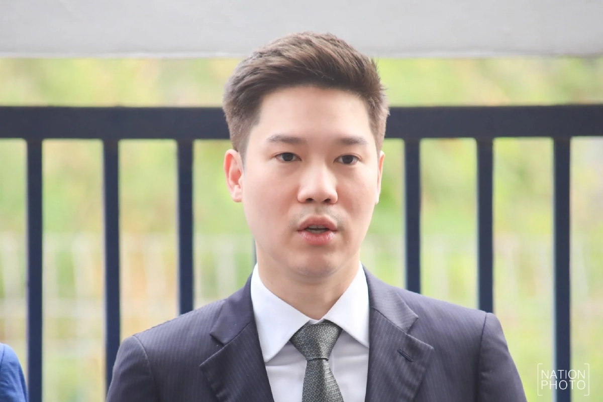 เปิดประวัติ "หมอเก่ง วาโย อัศวรุ่งเรือง" รองหัวหน้าพรรคประชาชน (ฝ่ายกฎหมาย)