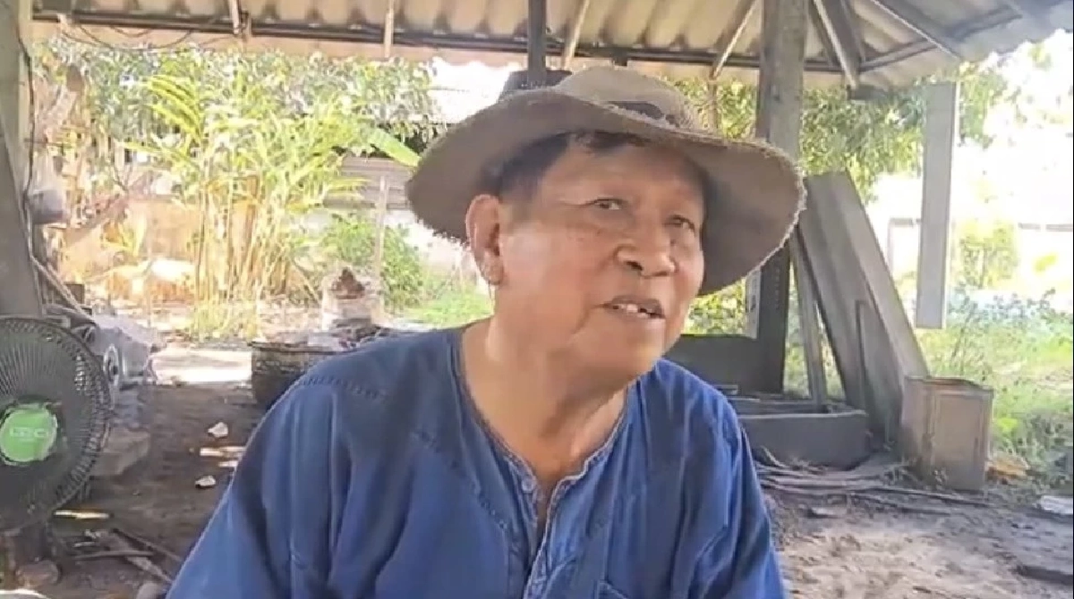 น่าห่วง! คนรุ่นใหม่ เมินสืบทอดอาชีพตีมีดดาบ ทั้งหมู่บ้านเหลือเพียง 3 คน