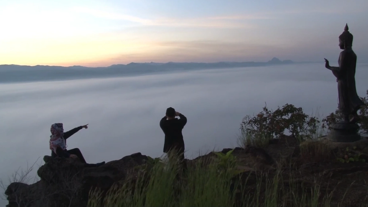 โจรใจบาปลัก "พระพุทธลีลา" จุดชมวิวทะเลหมอกวังเหนือ จ.ลำปาง