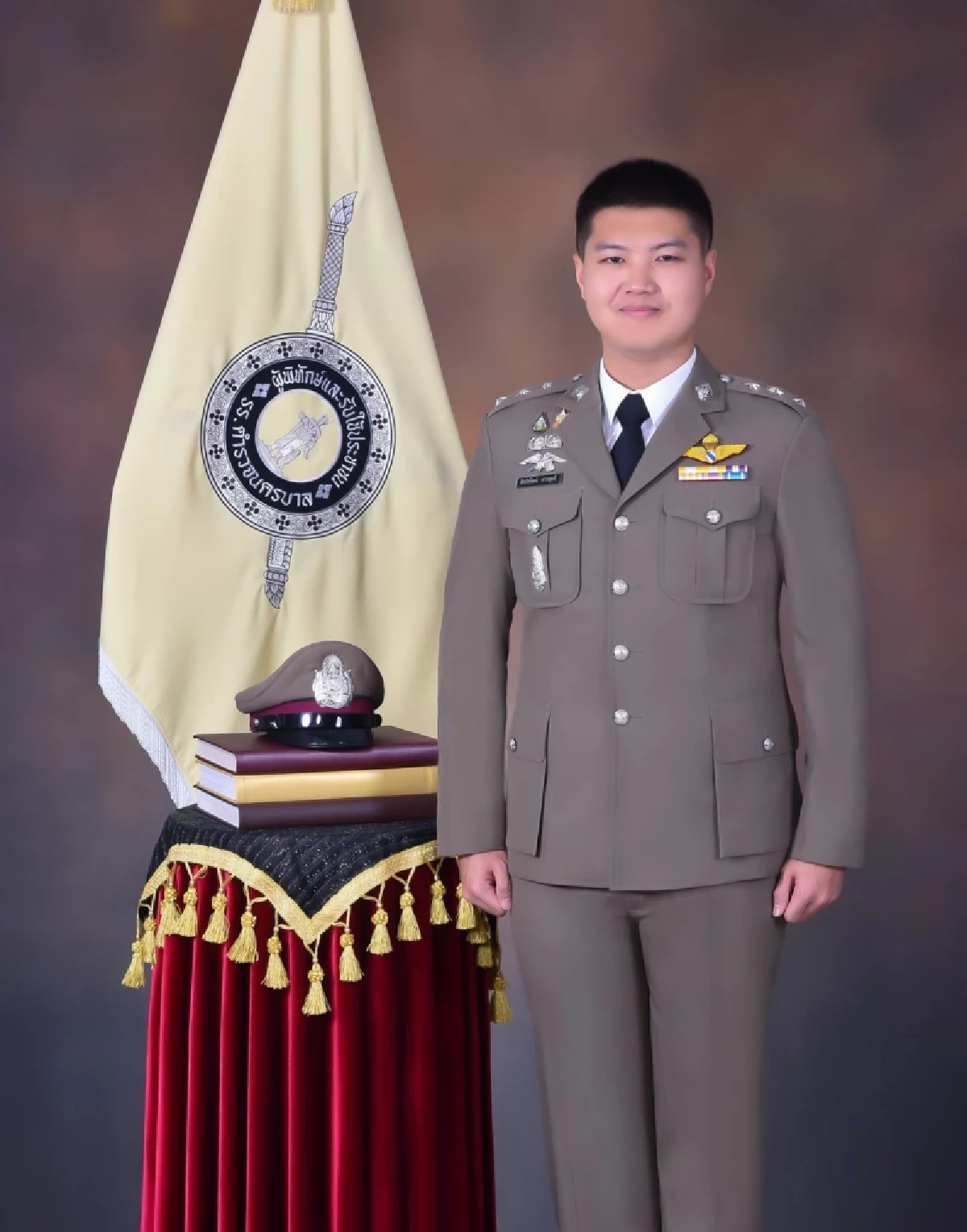 ส่องโปรไฟล์ "เบิ้ล-บิว" 2 พี่น้อง ยอมทิ้งเครื่องแบบทหาร-ตำรวจ ลุยสนามการเมือง