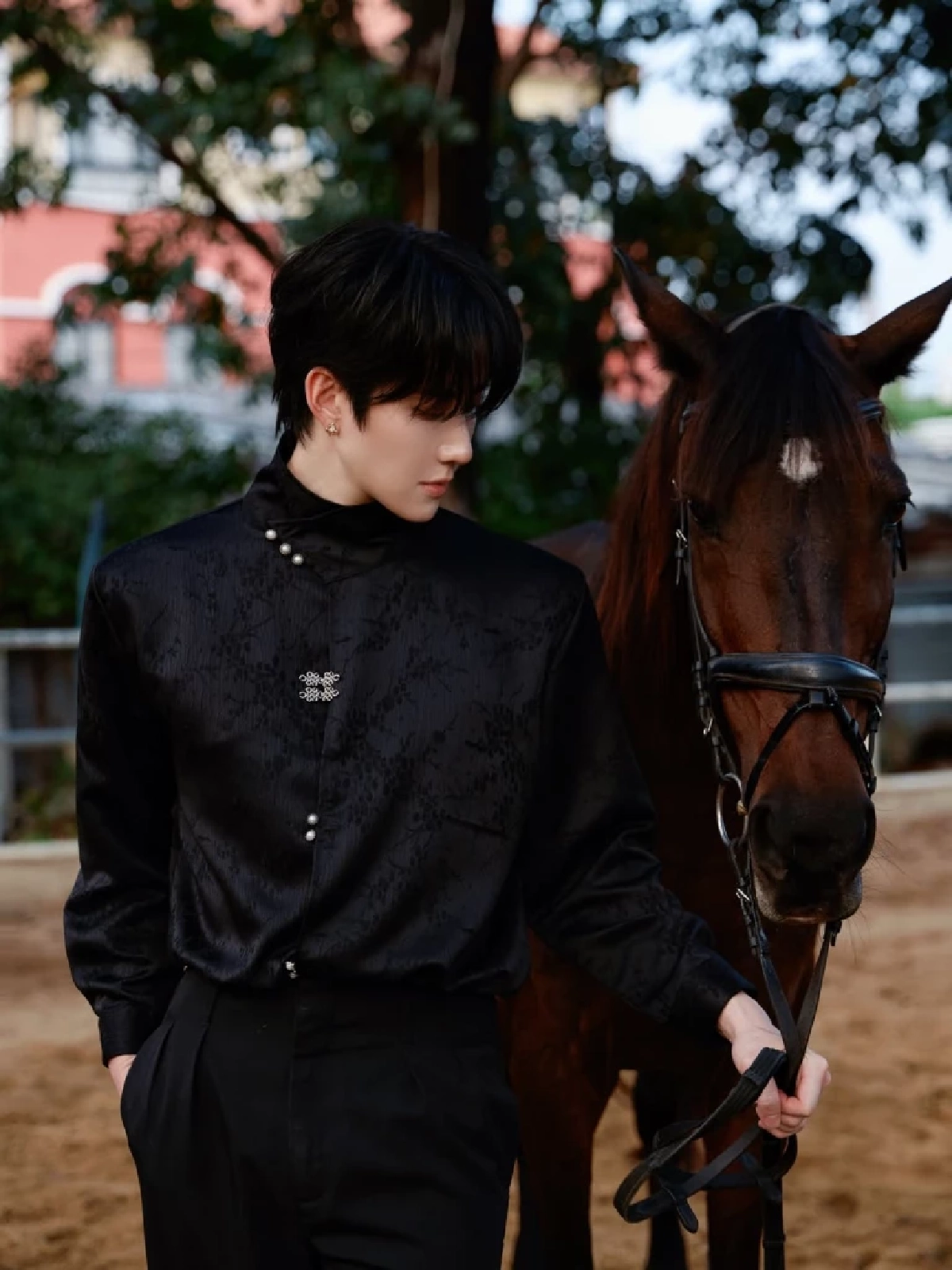 ไม่มีใครยอมใคร! รวมภาพดารา ใส่ชุดตรุษจีน ประชันกัน นึกว่าหลุดออกมาจากนิยาย