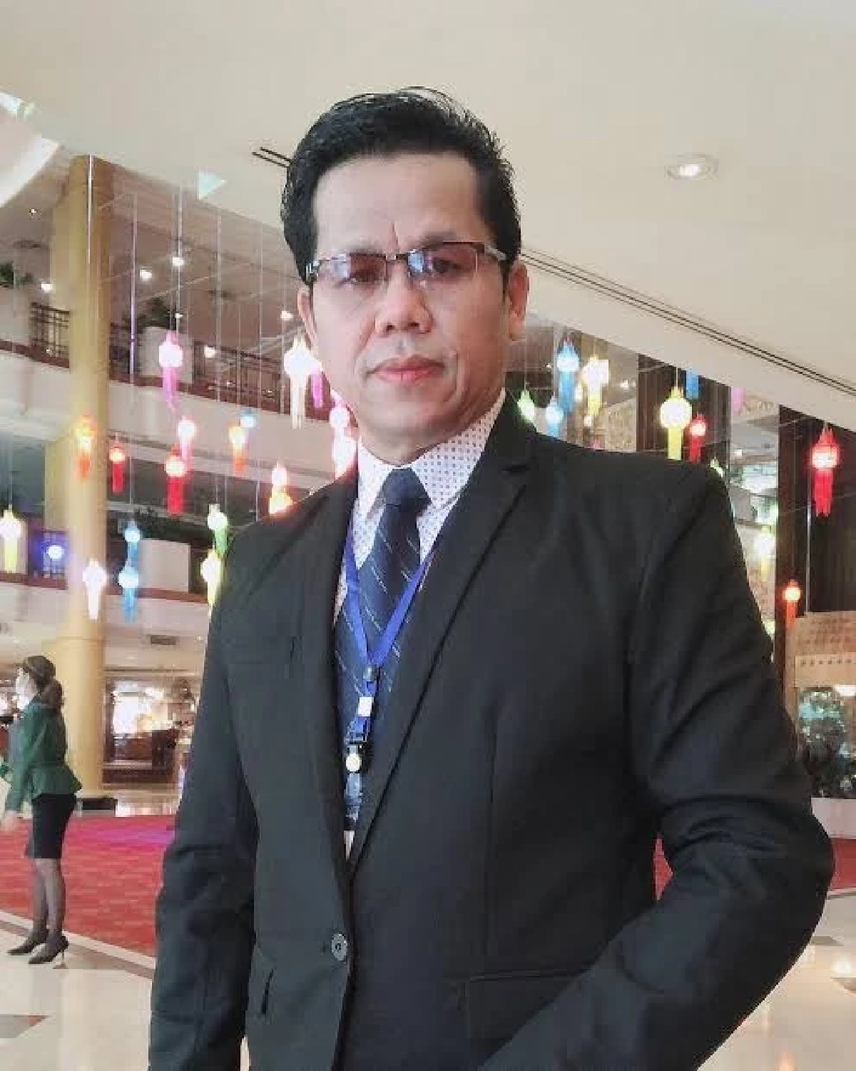 นายสุเทพ เยี่ยมศิริ