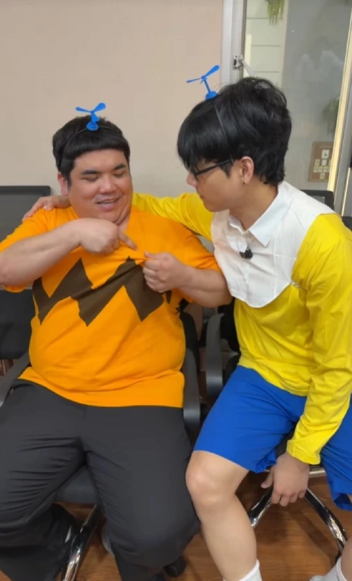 สภาพ "แจ็ค แฟนฉัน" นั่งเหม่อลอย ฟังเพลงเศร้า จน "นิกกี้" เข้ามาตบบ่า