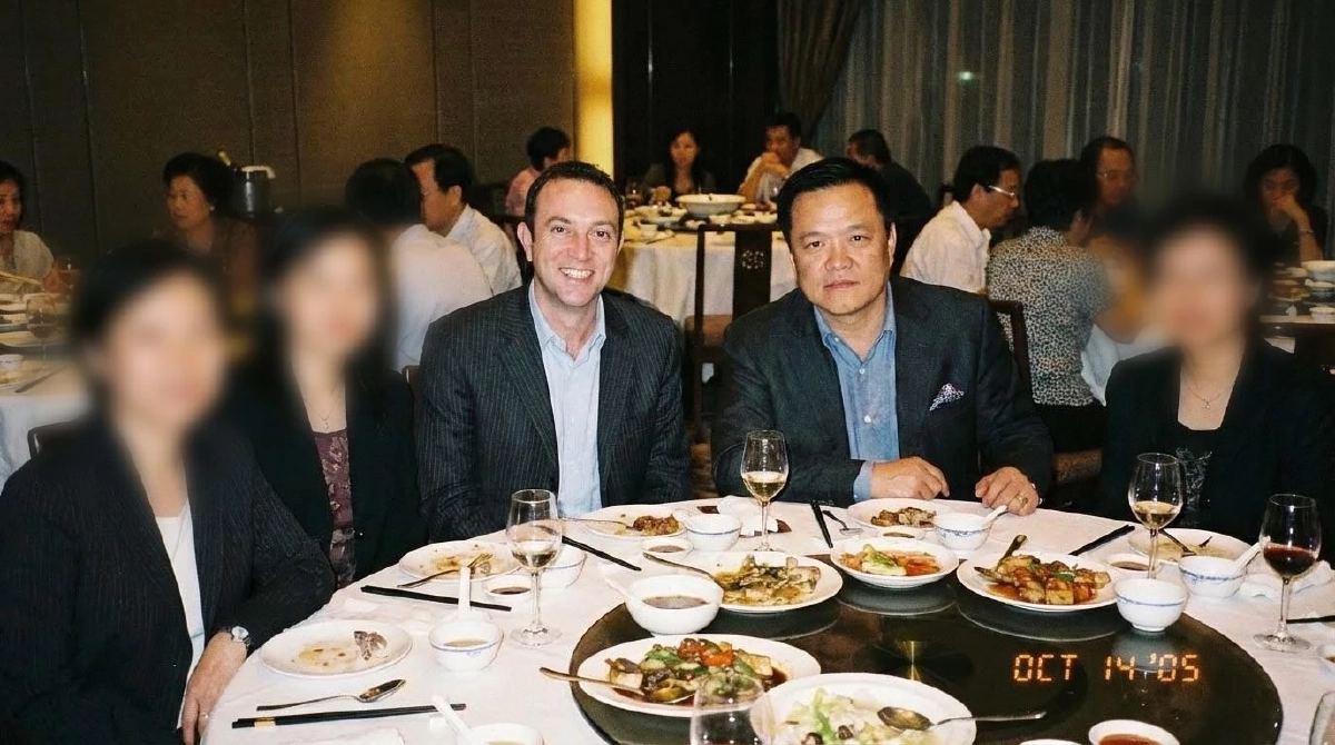 ‘อนุทิน’ ยัน ‘ภาพ AI’ หลังเพจดังเปิดภาพนั่งกินข้าวคู่ ‘เบน สมิธ’