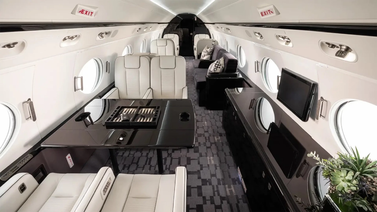 เพจดังแฉ! นักการเมือง "บิ๊ก ส." ซื้อเครื่องบินหรู 800 ล้าน จาก "เบน สมิธ"