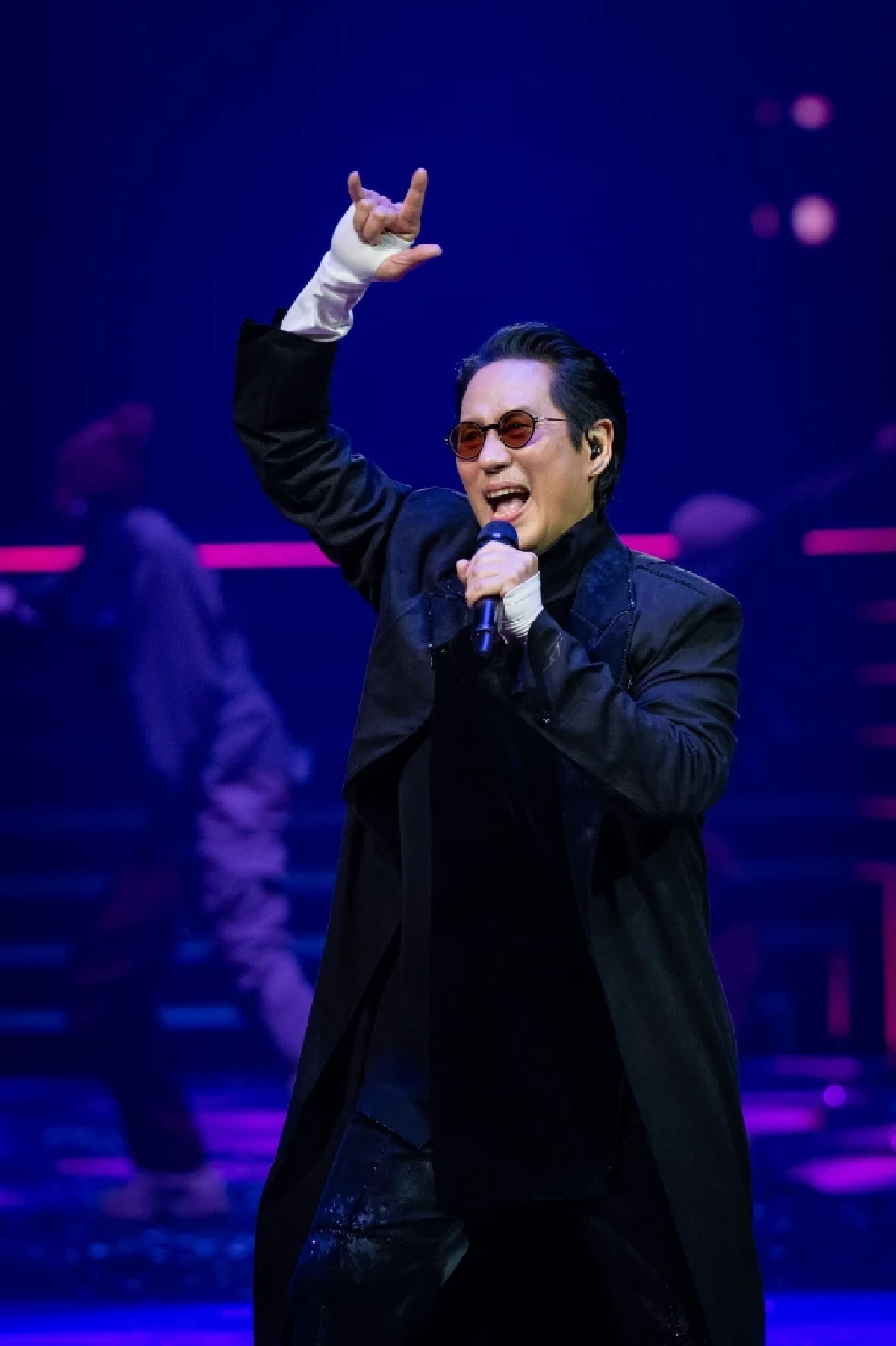 "พี่เบิร์ด" ชวนคนไทยออกไปเลือกตั้ง  เผยปีนี้ใช้สิทธินอกราชอาณาจักรครั้งแรก