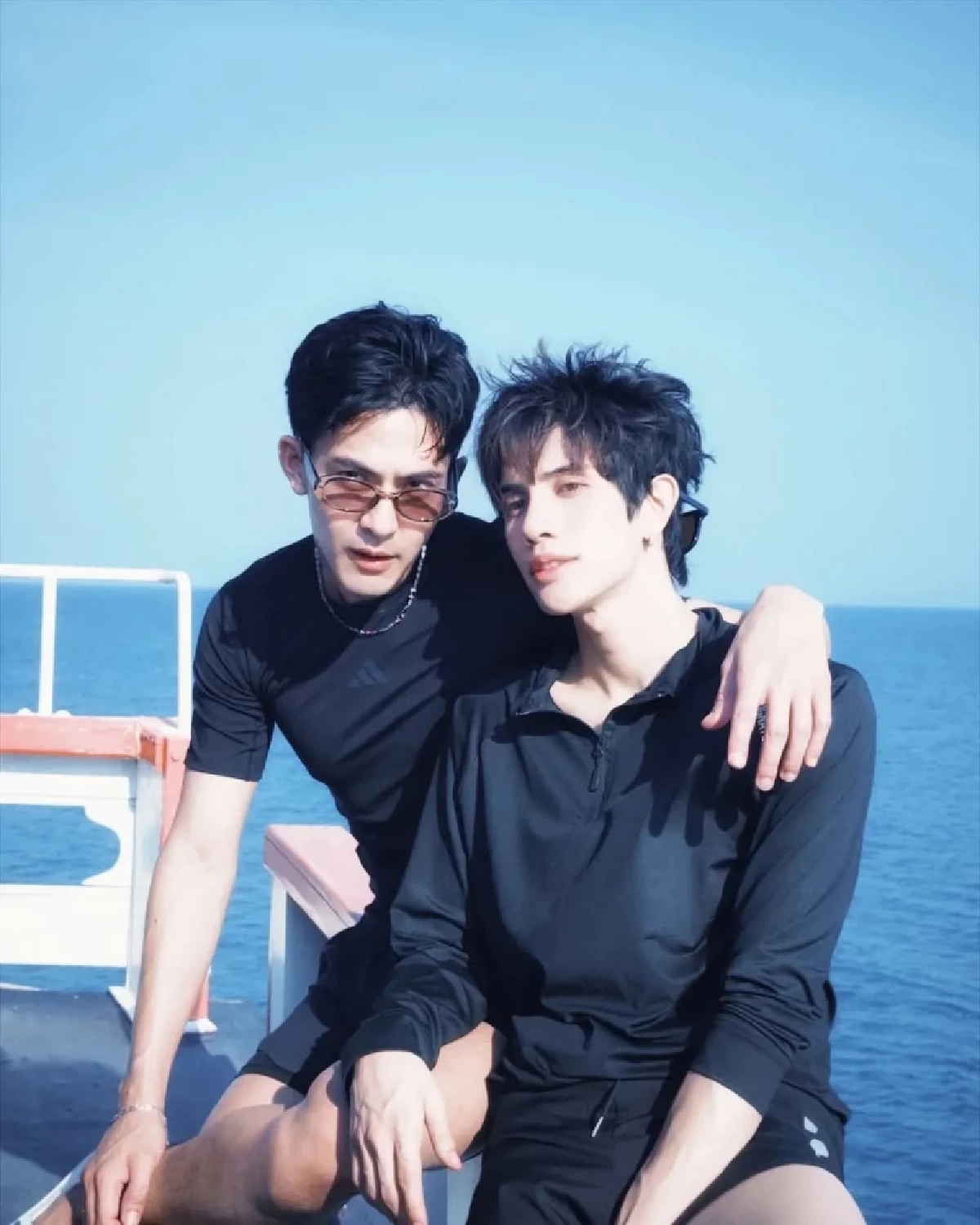 'เต้ย พงศกร' โพสต์ภาพคู่หนุ่มหล่อ เจอชาวเน็ตแซะแรง ลั่น! เลิกติดตาม