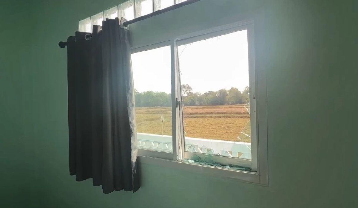 สภาพบ้าน ใกล้คลังอาวุธ ตชด. 21 โดนแรงระเบิด เสียหายเกือบ 12 หลัง