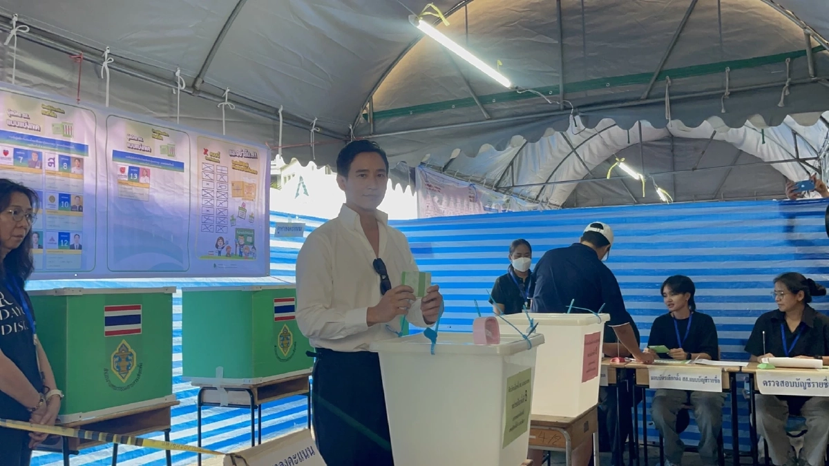 'พิธา'เจิมเลือกตั้ง69 ใช้สิทธิคนแรก ก่อนบิน ตปท. ลั่นอีกนานกลับไทย
