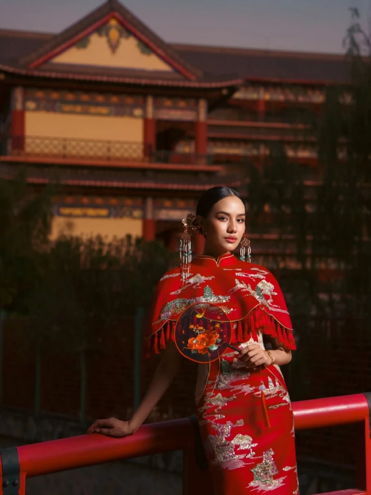 ไม่มีใครยอมใคร! รวมภาพดารา ใส่ชุดตรุษจีน ประชันกัน นึกว่าหลุดออกมาจากนิยาย