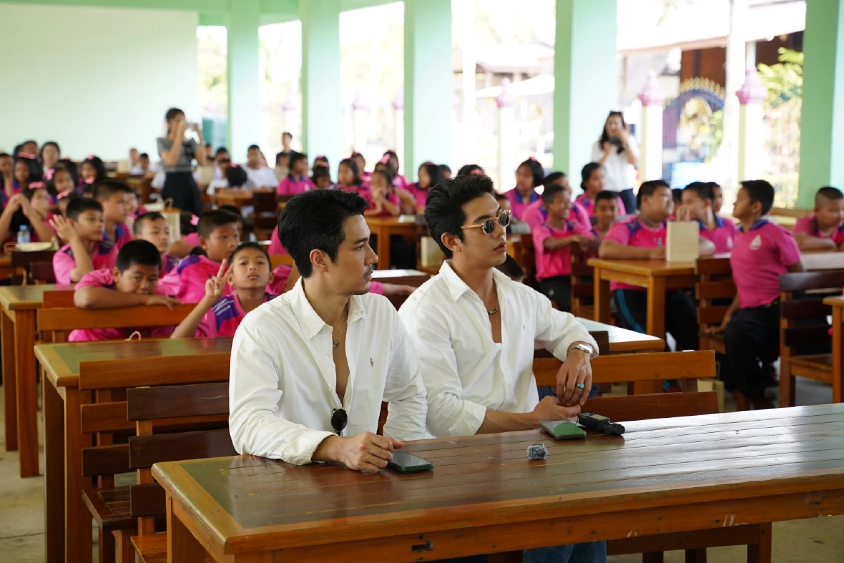 "ข้าวตราไก่แจ้" รวมพลัง 3 หนุ่ม กู้! วิกฤตทะเลไทย ปันน้ำใจมอบข้าวเติมอิ่มให้น้อง