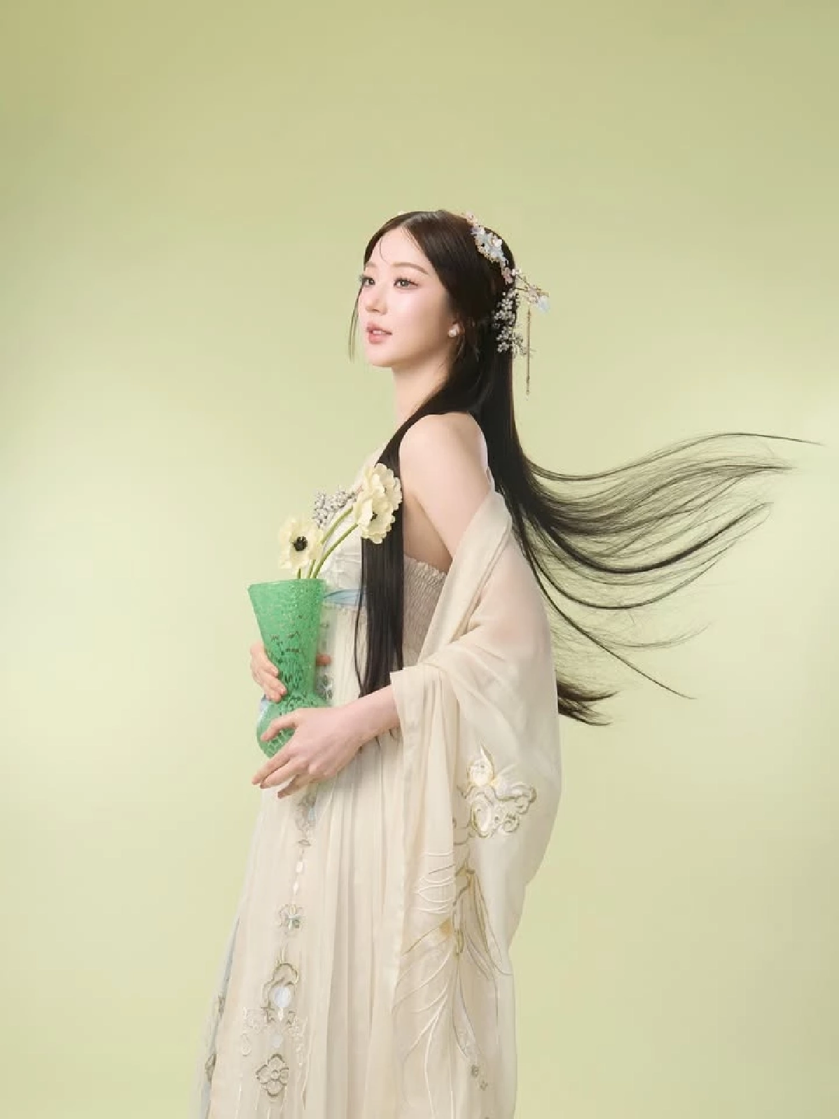 ไม่มีใครยอมใคร! รวมภาพดารา ใส่ชุดตรุษจีน ประชันกัน นึกว่าหลุดออกมาจากนิยาย