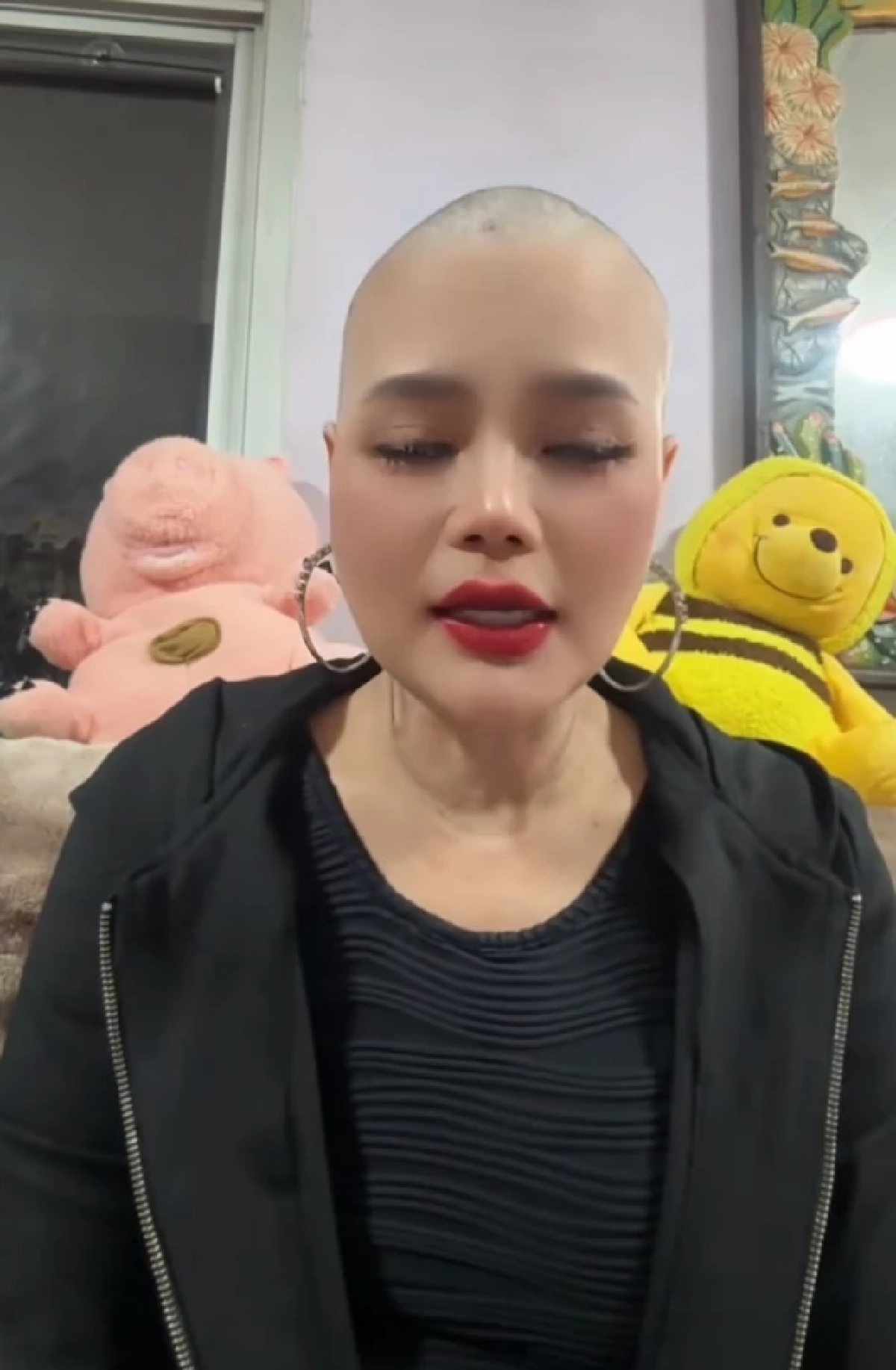 "ไก่ จันทน์จวง" ใจเด็ดไถผมตัวเองเกลี้ยงหัว หลังรับคีโมเข็ม 2