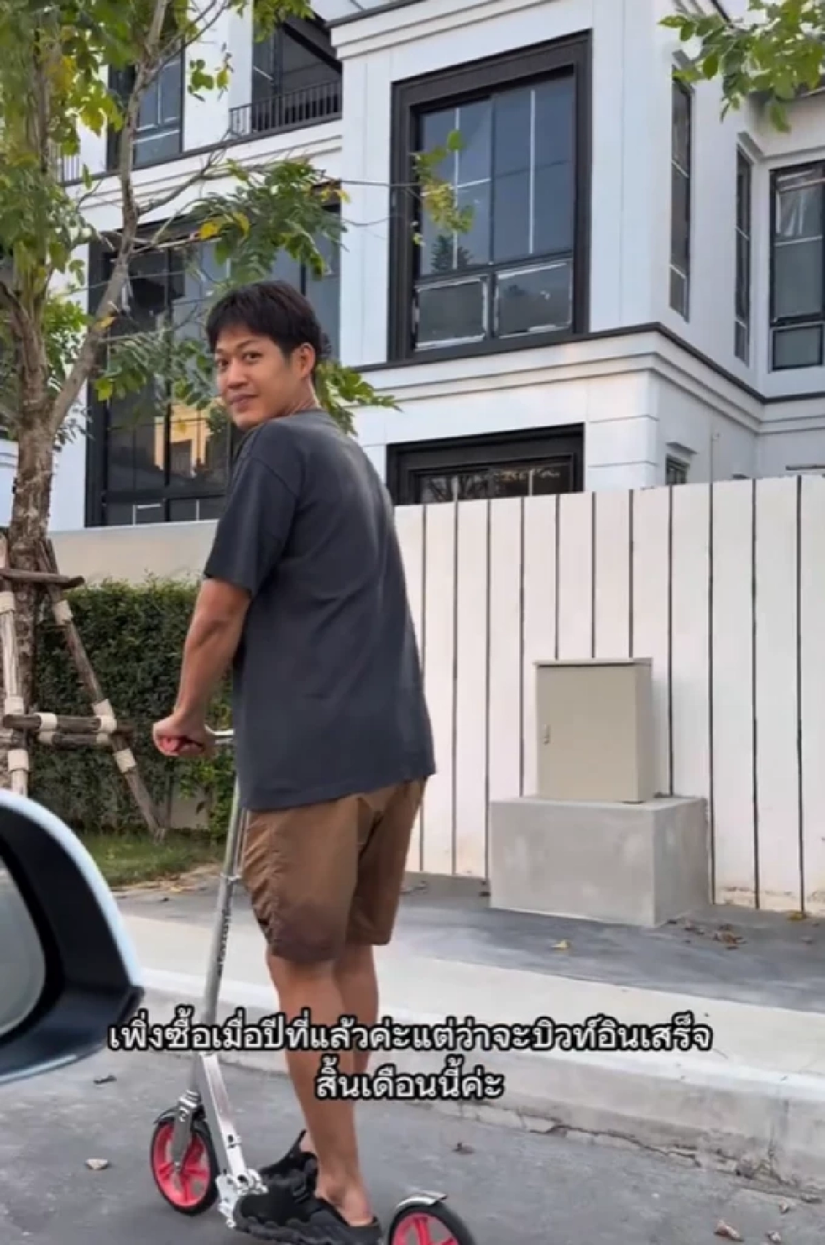 ทัวร์ลงฉ่ำ! ดราม่า อินฟลูฯ บุกบ้าน "ตู่ ภพธร" จนต้องปิดคอมเมนต์หนี