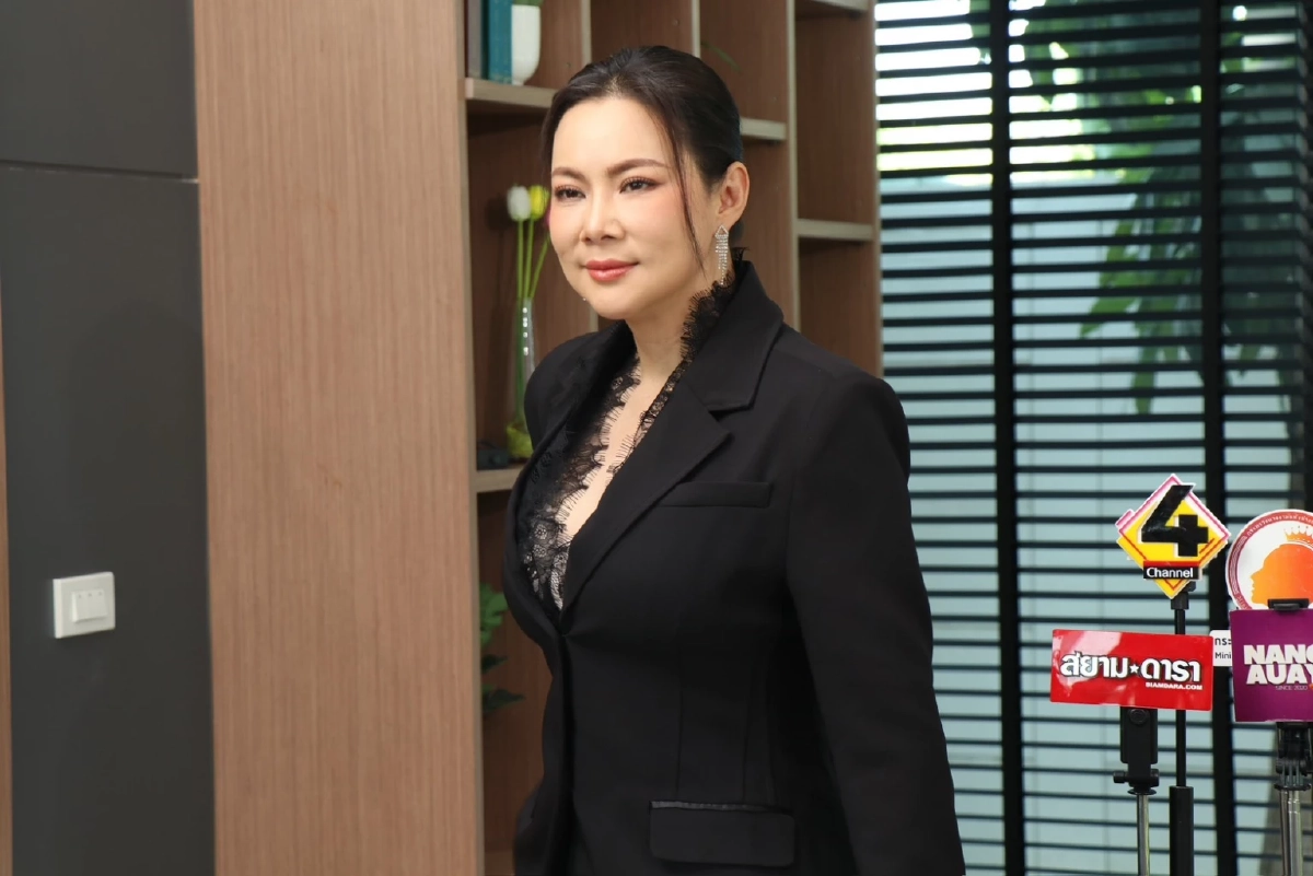 "บุ๋ม ปนัดดา" ลั่น! ถ้าเป็นนักการเมือง คงโดนยิงก่อน เผยมีพรรคดัง จ้าง 40 ล้าน