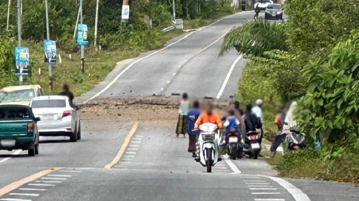 โจรใต้ดักบึ้มตำรวจพลาดเป้า! ชาวบ้านรับเคราะห์เจ็บ 3 ราย หลังขับตามก้นรถเจ้าหน้าที่ที่รือเสาะ