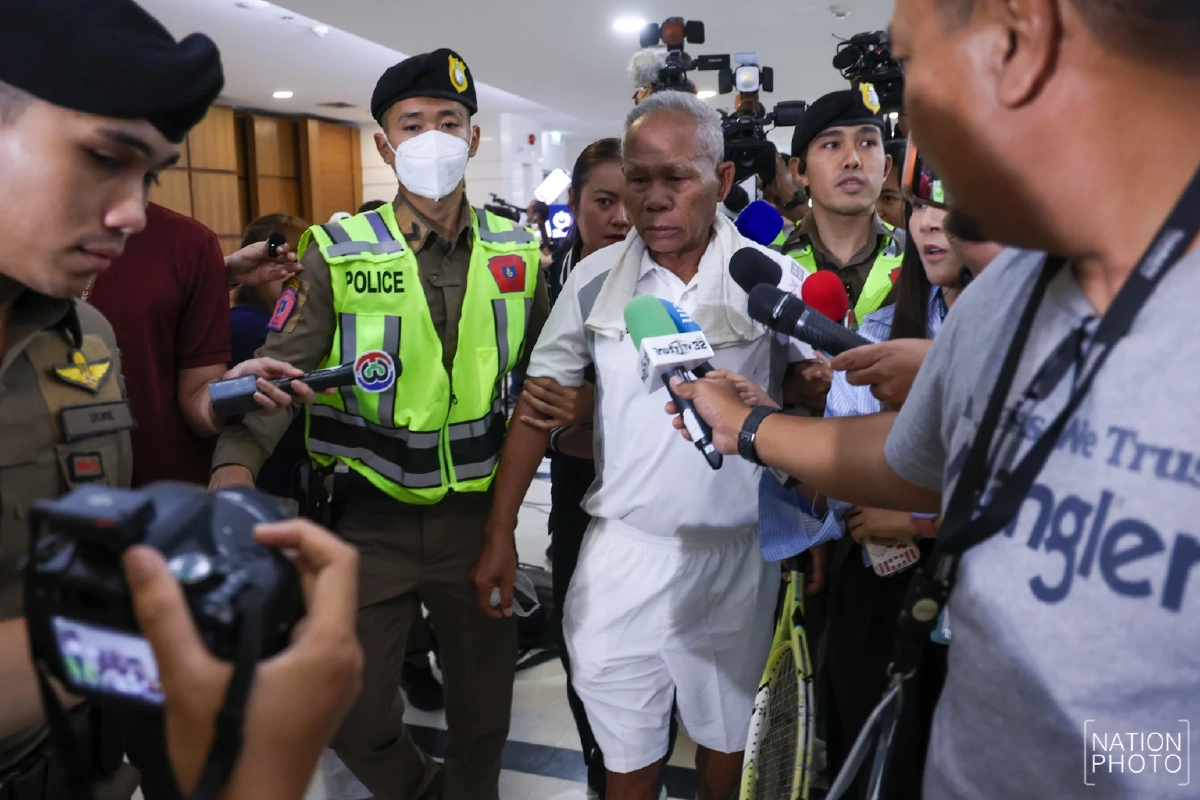 ลุงบุกปาปลาร้าหน้า กกต. ซัดองค์กรเน่า ค้านนับคะแนนใหม่ เปลืองภาษีประชาชน