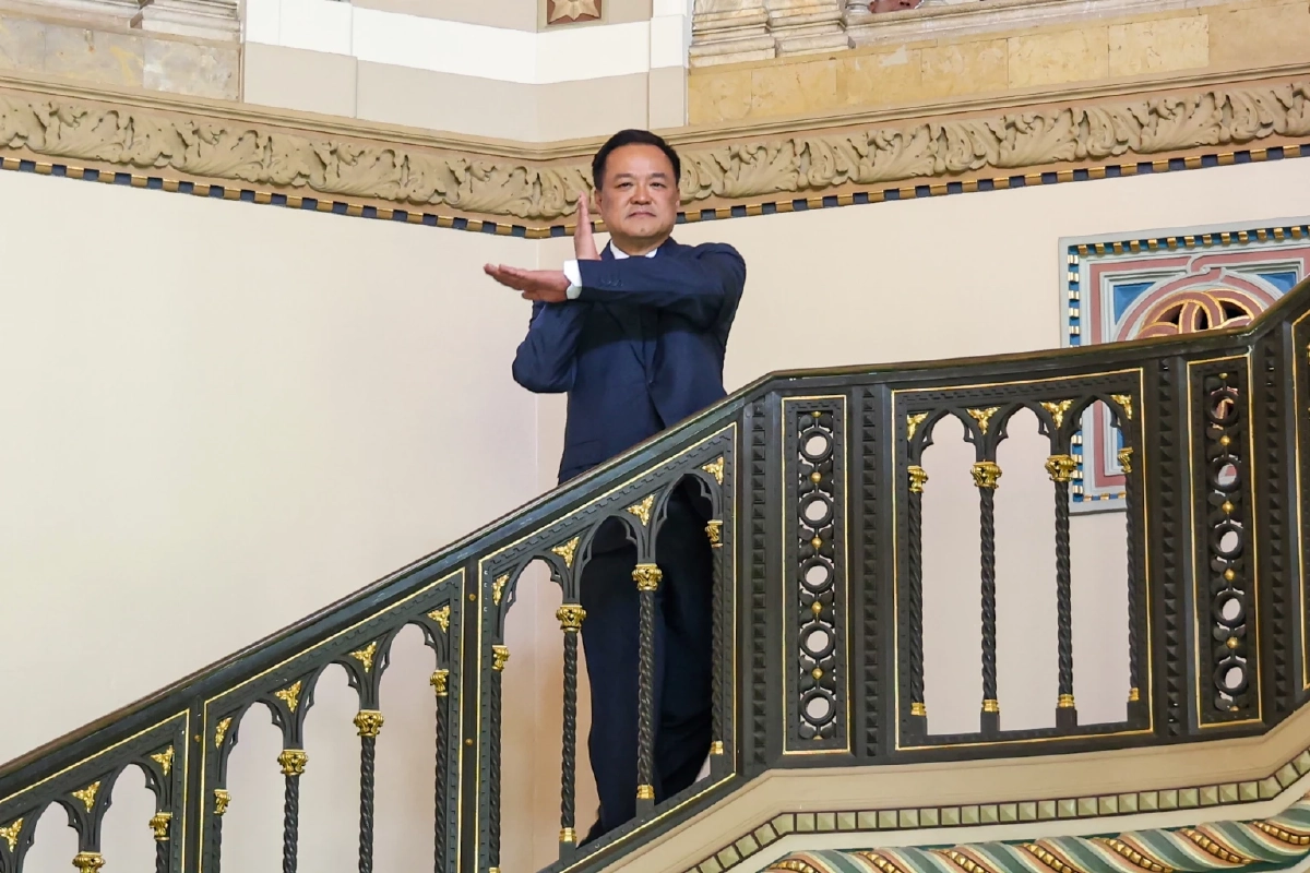 สายมูตัวจริง! "อนุทิน" รุดไหว้องค์นรสิงห์-ศาลตายาย เชื่อพรศักดิ์สิทธิ์หนุนนั่งเก้าอี้นายกฯ