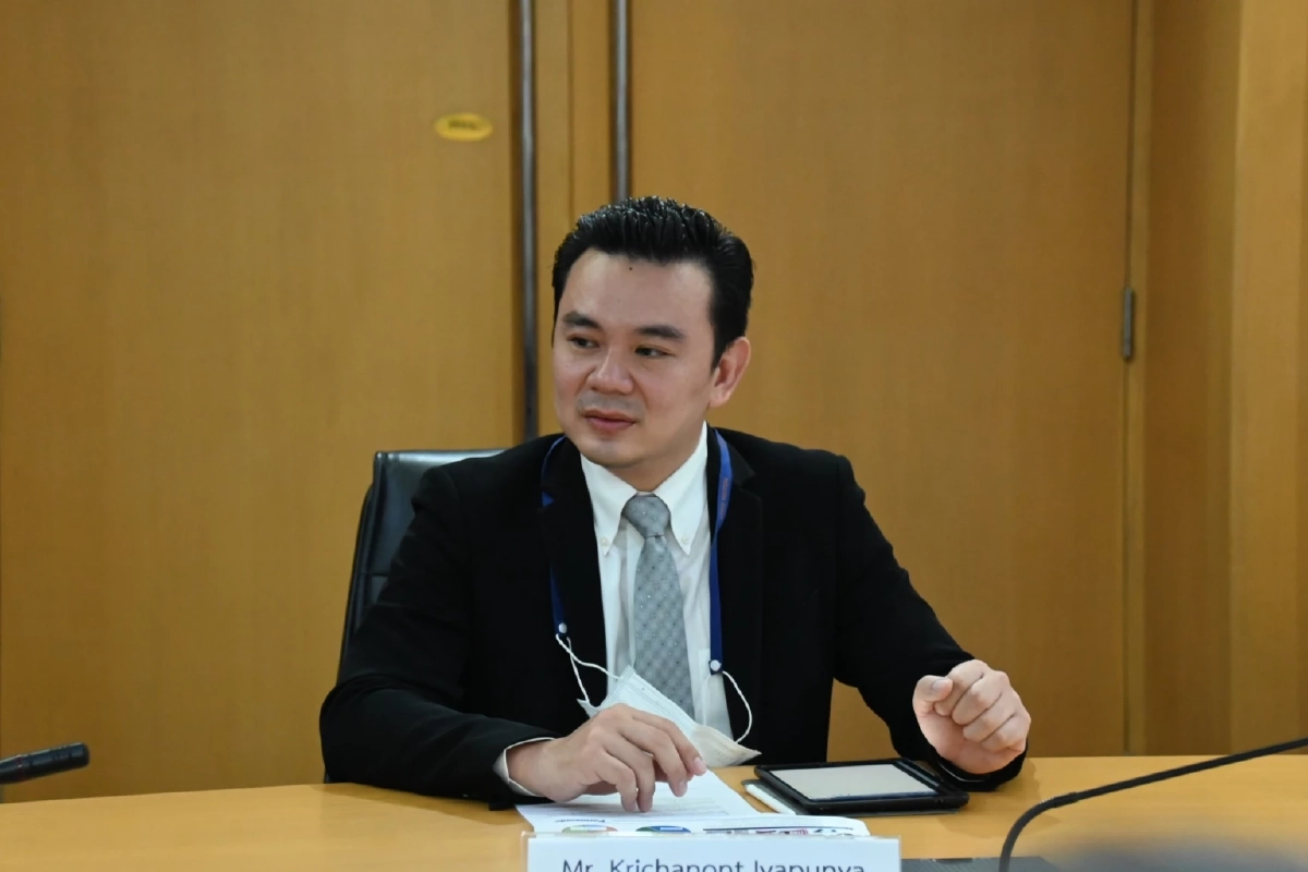 นายกฤชนนท์ อัยยปัญญา