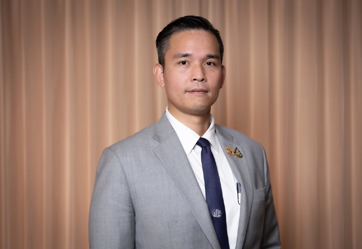 นายศึกษิษฏ์ ศรีจอมขวัญ 