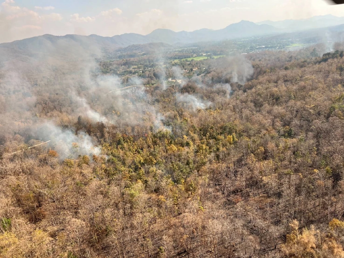 "รมว.ทส." คุมเข้ม! สั่งติดตามดับไฟป่าแม่ออนสำเร็จ ทิ้งน้ำกว่า 1.2 หมื่นลิตร