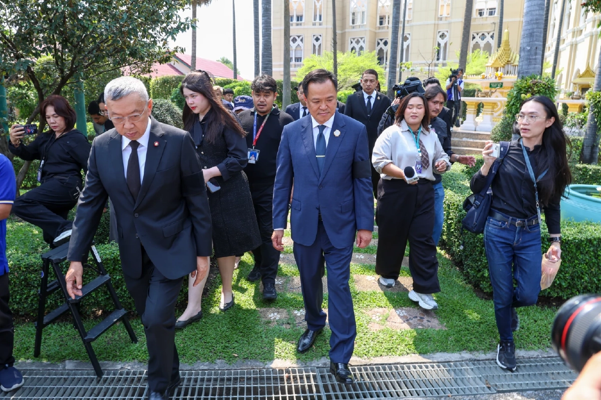 สายมูตัวจริง! "อนุทิน" รุดไหว้องค์นรสิงห์-ศาลตายาย เชื่อพรศักดิ์สิทธิ์หนุนนั่งเก้าอี้นายกฯ