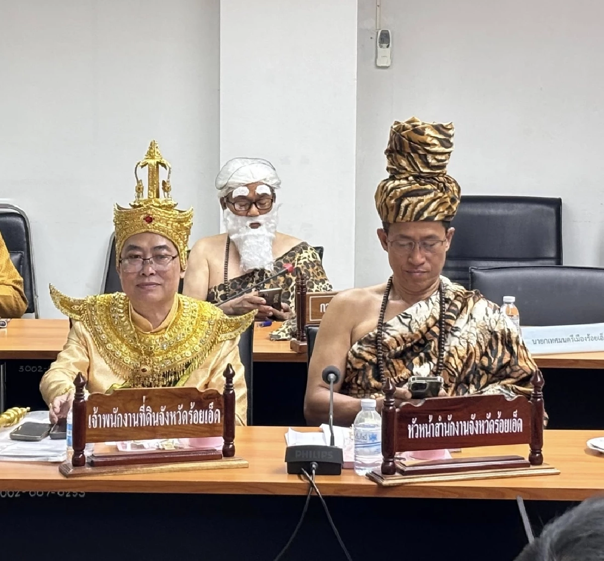 ทำถึง! การตลาดร้อยเอ็ด ผู้ว่าฯ แต่งเต็ม สวมชุดชูชก ประชุมงานบุญผะเหวด