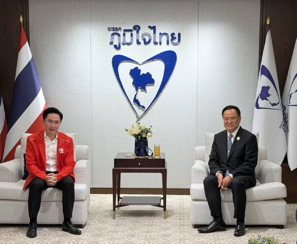 "ยศชนัน” มาเอง !!  สวมเสื้อแดง หอบแกนนำเพื่อไทยถึงภูมิใจไทยแล้ว