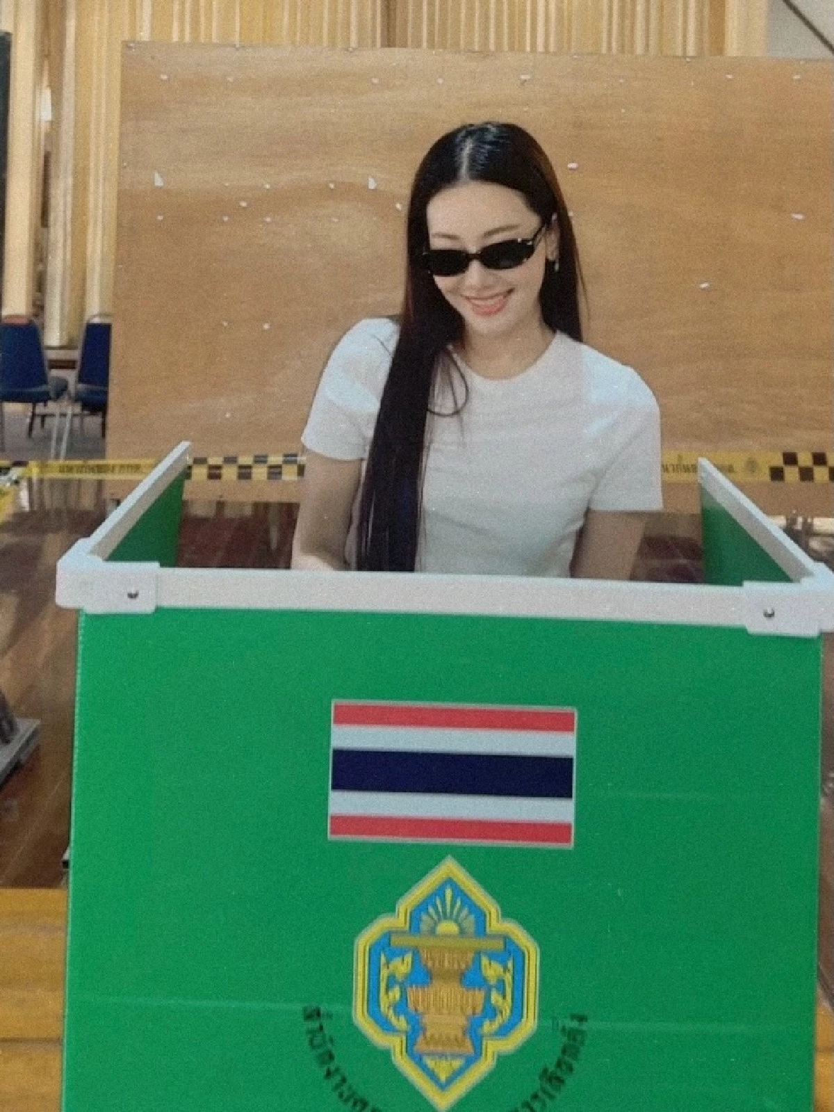 คึกคัก! คนบันเทิง-คนดังแห่เข้าคูหา เขตเลือกตั้ง69 กลายเป็นรันเวย์ประชาธิปไตย