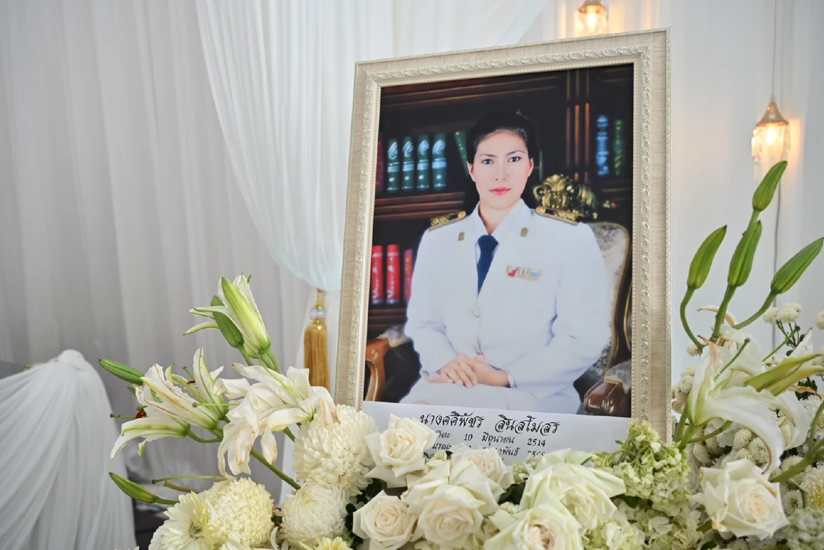 นายกฯ เป็นประธานพิธีพระราชทานเพลิงศพ "ผอ.ศศิพัชร สินสโมสร"