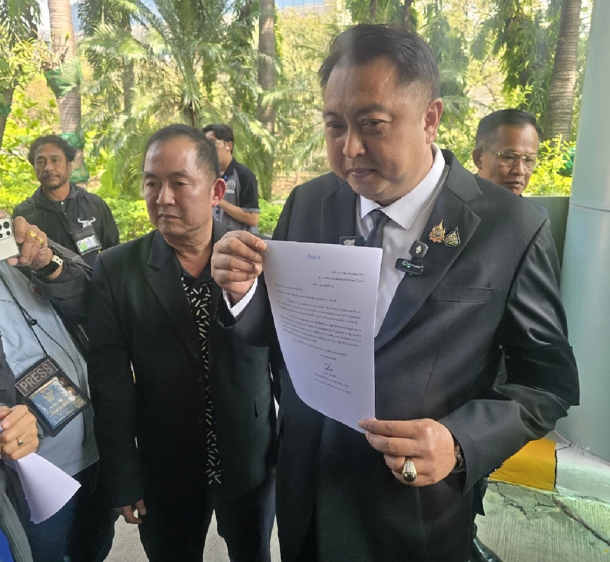 "สุชาติ" ยื่น กกต. ยินดีนับคะแนนใหม่ สยบข้อครหาไม่โปร่งใส