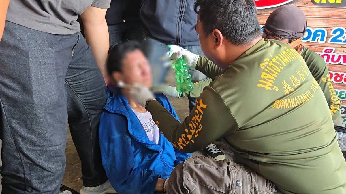 ประชาทัณฑ์น่วม! ชายบุกธนาคาร ราดน้ำมัน ผจก. ขู่เอาเงิน 5 ล้าน