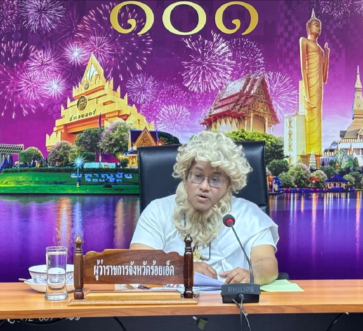 รู้จัก "ผู้ว่าฯ ร้อยเอ็ด" แต่งกาย PR งานบุญผะเหวด สลัดภาพประชุมตึงเครียด