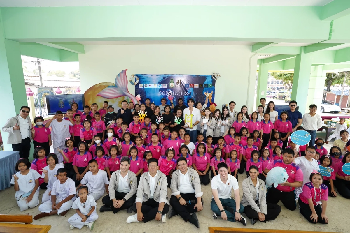 "ข้าวตราไก่แจ้" รวมพลัง 3 หนุ่ม กู้! วิกฤตทะเลไทย ปันน้ำใจมอบข้าวเติมอิ่มให้น้อง