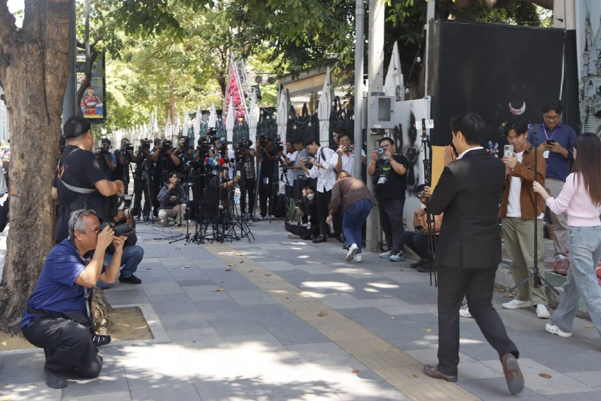 "ไอติม" ท้าชน กกต. ดอดพบตำรวจ แสดงบริสุทธิ์ใจ หลังถูกแจ้งความข้อหาหนัก