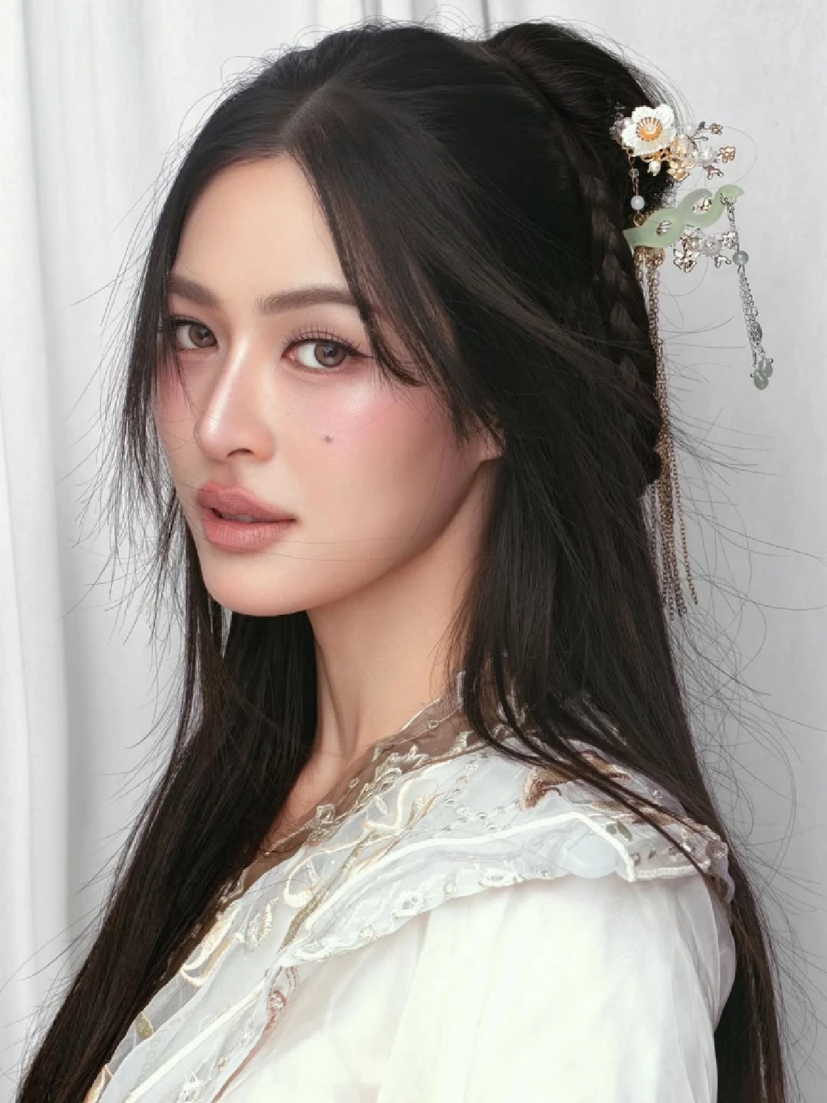 ไม่มีใครยอมใคร! รวมภาพดารา ใส่ชุดตรุษจีน ประชันกัน นึกว่าหลุดออกมาจากนิยาย