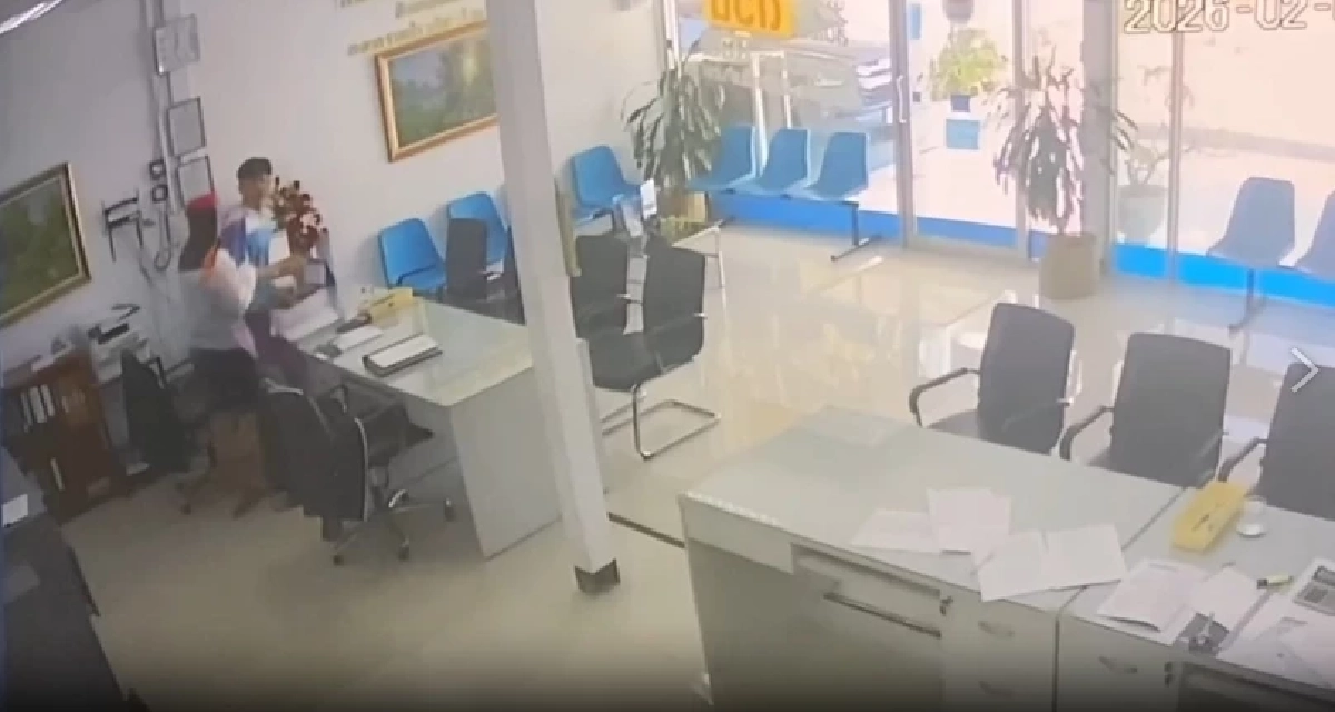 หัวหน้าสินเชื่อสวมไอ้โม่ง ปลอมตัวบุกจี้ชิงทรัพย์ลูกน้องต่างสาขา อ้างแค้น