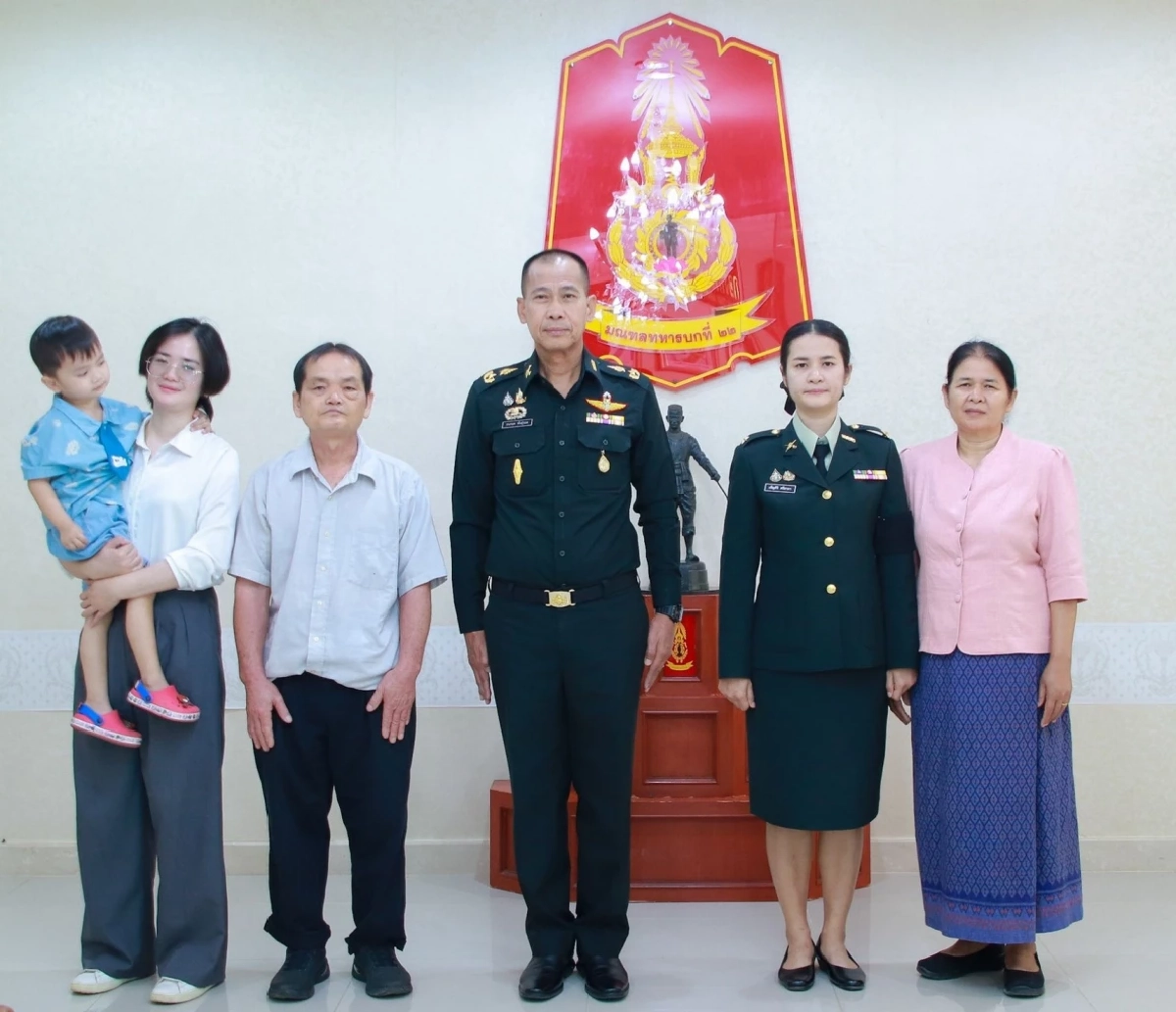 มทบ. 22 ประดับยศ "ร้อยตรี" แก่ ภรรยา จ.ส.อ.อโณทัย ป้องแก้ว วีรชนทหารกล้า