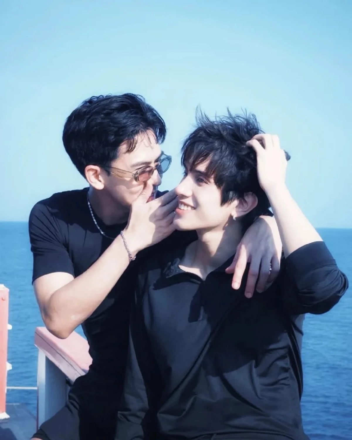 'เต้ย พงศกร' โพสต์ภาพคู่หนุ่มหล่อ เจอชาวเน็ตแซะแรง ลั่น! เลิกติดตาม