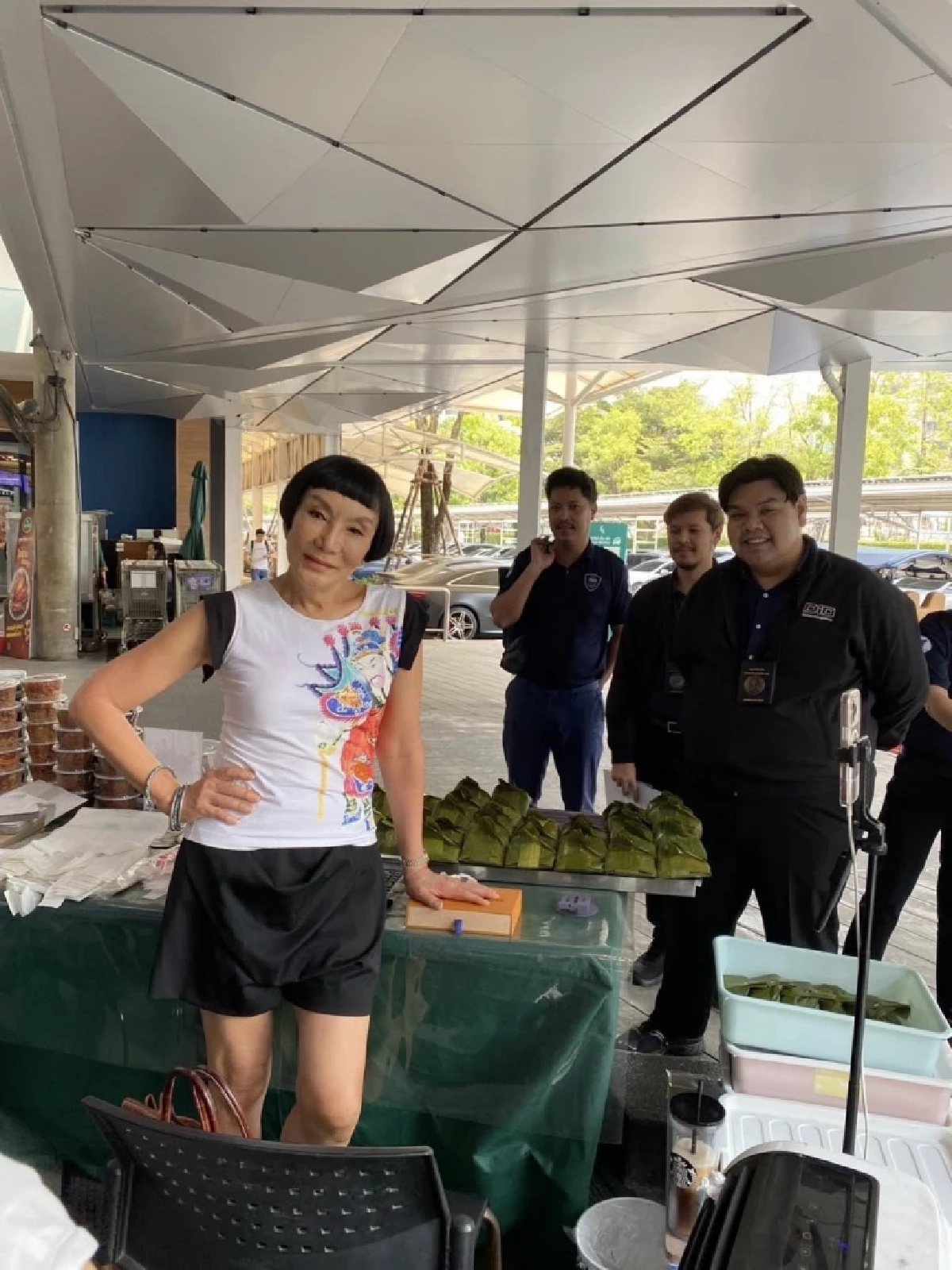 ช็อก! 'ม้า อรนภา' โดนร้องเรียน 'ราคาห่อหมก'เจ้าหน้าที่บุกถึงร้าน