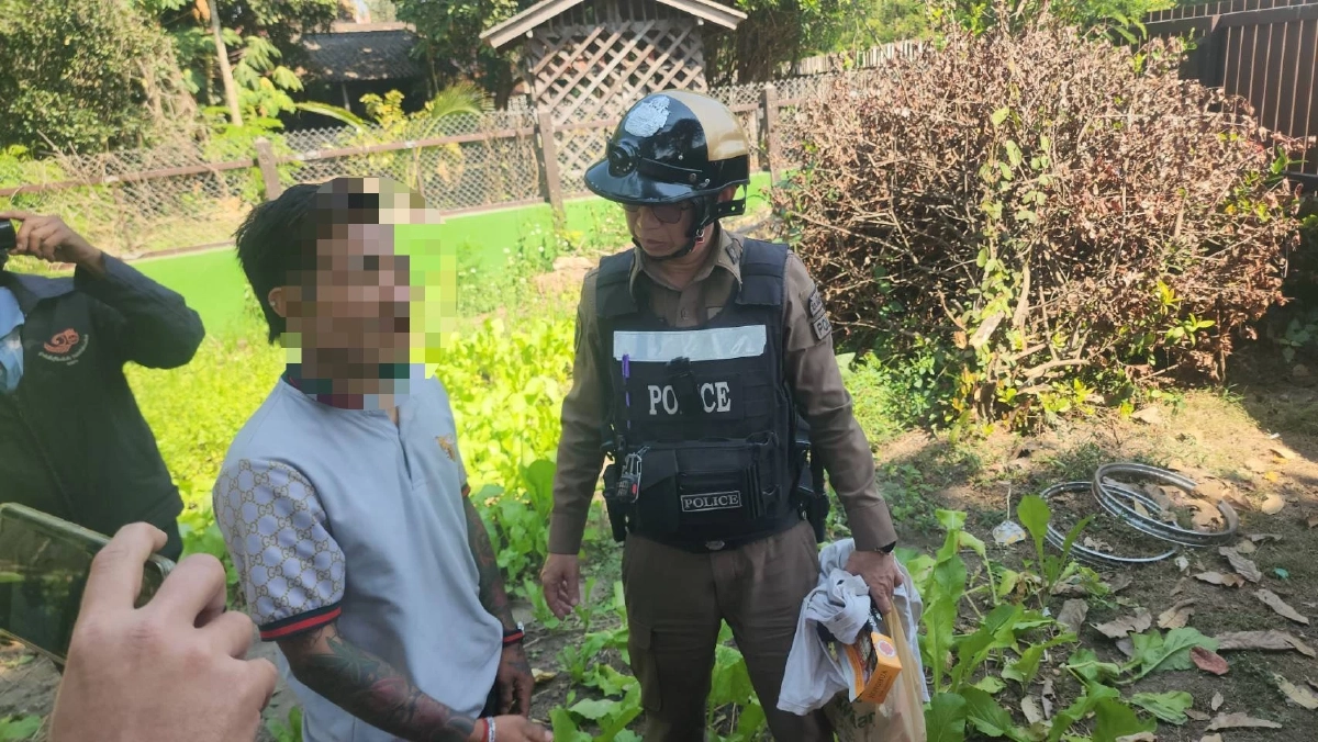 2 สาวเปิดศึกตบแย่งหนุ่มลาว ตรวจค้นจยย. พบปืนไทยประดิษฐ์ซุกใต้เบาะ