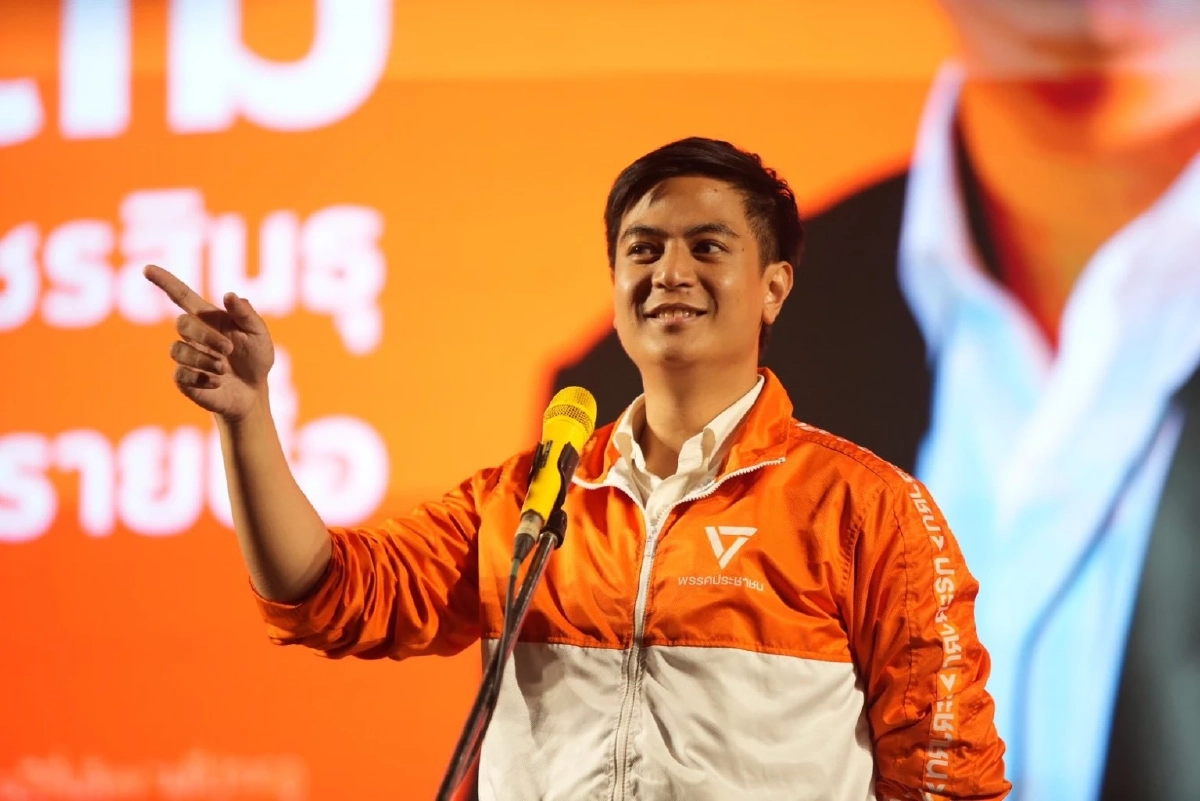 เปิดประวัติ "ไอติม พริษฐ์ วัชรสินธุ" โฆษกพรรคประชาชน เลือกตั้ง 2569 ถูกจับตาหนักมาก