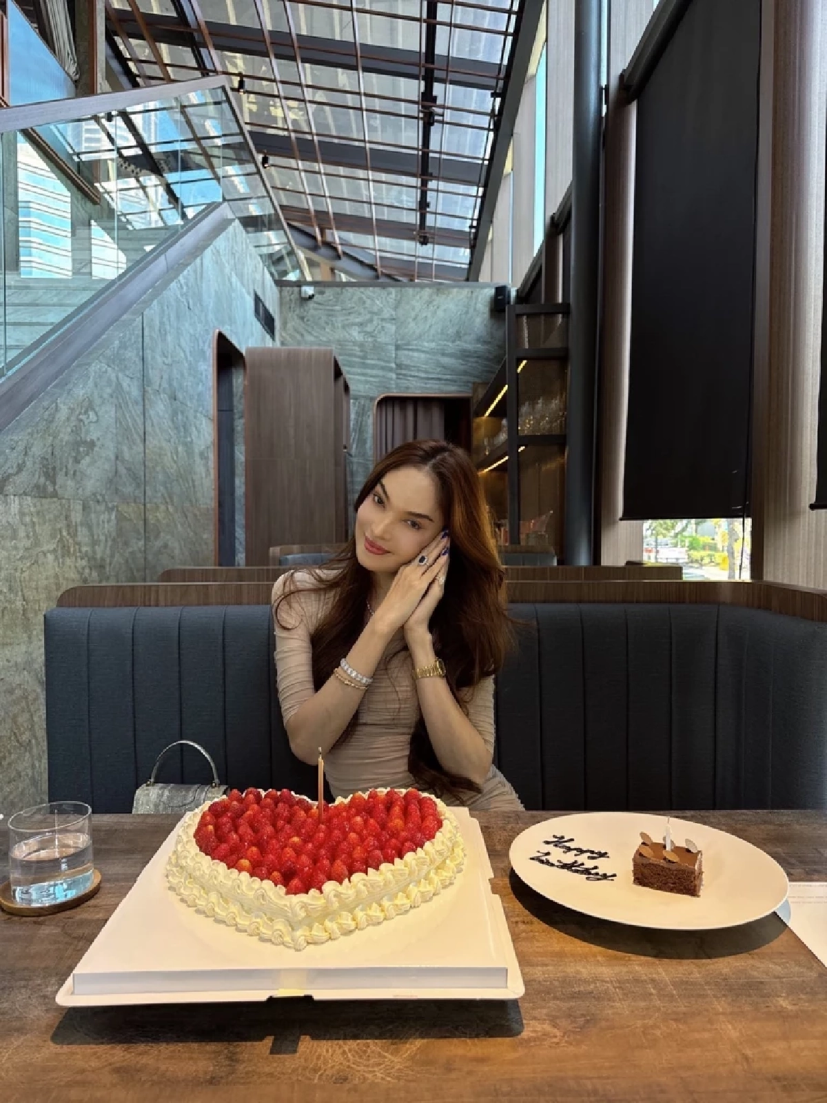 "เอมมี่ รัชฎา" ฟาดดราม่า "ป้าตือ" ย้ำศักดิ์ศรี ความฝันกะเทยรุ่นลูก