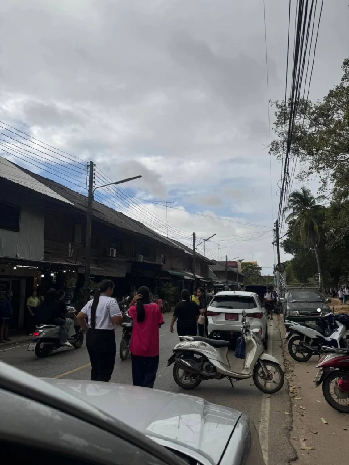 ด่วน! สงขลาป่วน คนร้ายบุก รร.พะตงประธานคีรีวัฒน์ ยิง ผอ.-นร.เจ็บ?