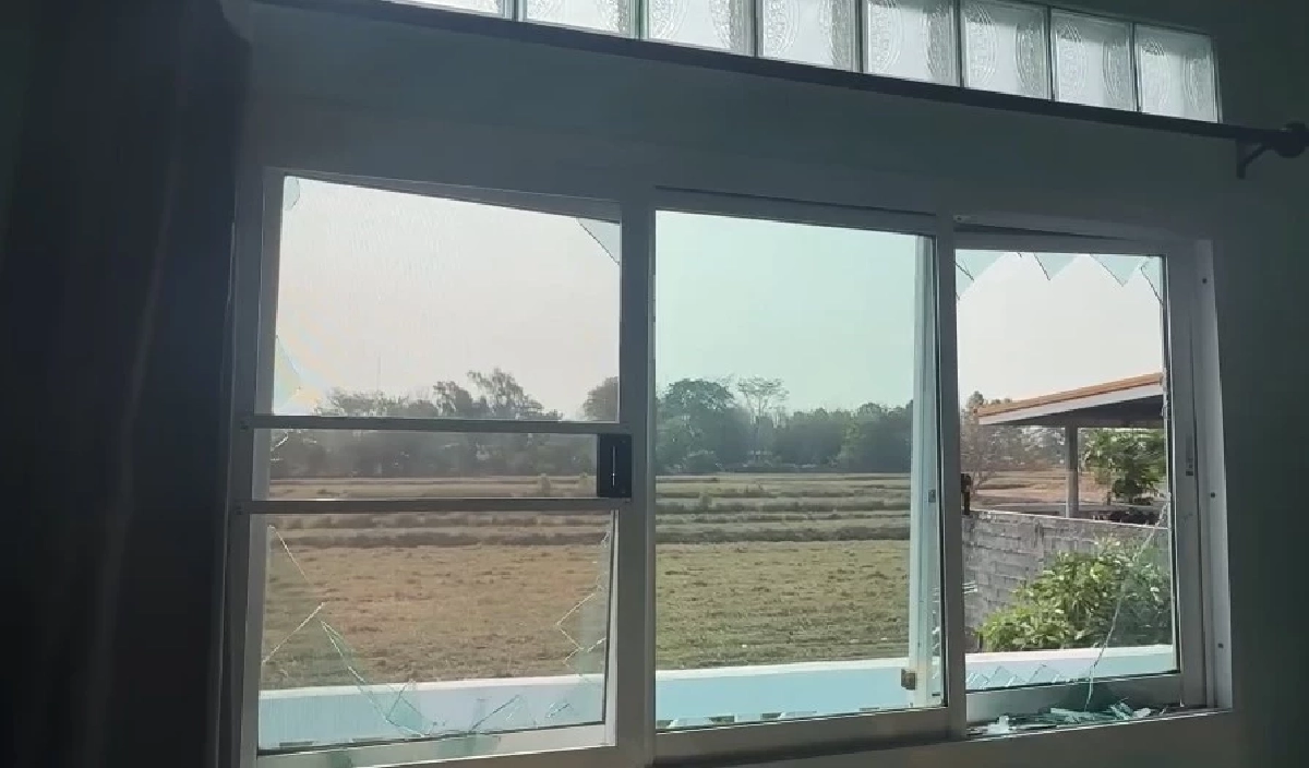 สภาพบ้าน ใกล้คลังอาวุธ ตชด. 21 โดนแรงระเบิด เสียหายเกือบ 12 หลัง