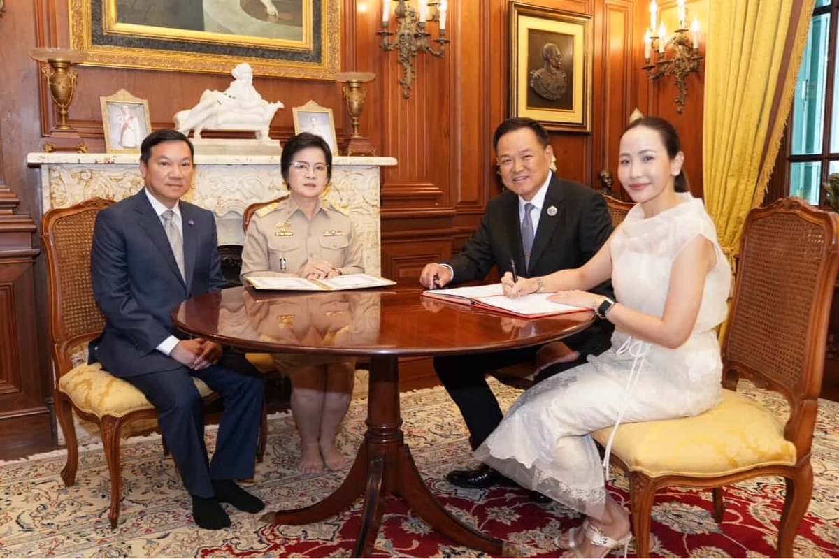 วาเลนไทน์หวานมาก! "อนุทิน" จดทะเบียนสมรส "จ๋า ธนนนท์" มีลูกๆเป็นพยานรัก