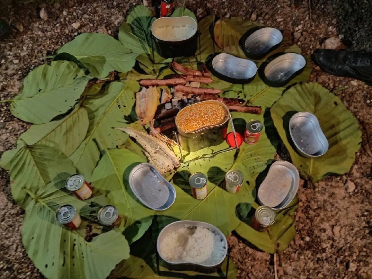 เปิดภาพ "ฮีโร่ดับไฟป่า" ร่างทรุดกลางภูเขาสูงเหนื่อยล้าแต่ใจยังสู้