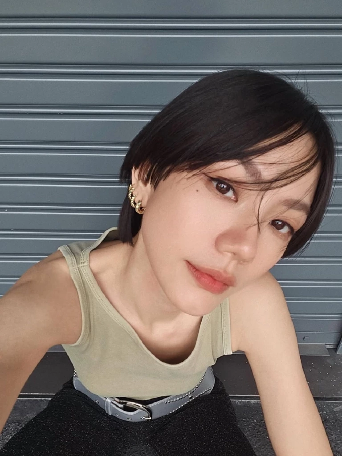 เปิดประวัติ "เล็ก วสุ" สาวสวยหน้าเก๋ หวานใจ "นิกกี้ ณฉัตร" คือใครกันนะ?